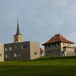 La nouvelle école de Châtonnaye et son clocher