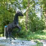 Sculpture (cheval) près du Sarrazin
