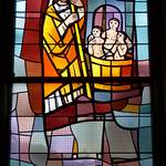 Chapelle des Friques : saint Nicolas de Mire et les 3 enfants (vitrail)